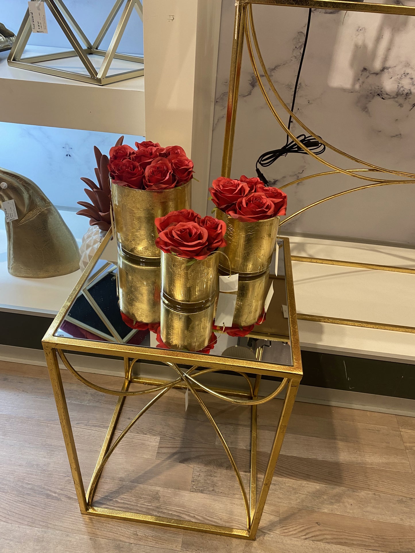 Cilindros Decorativos com Rosas Vermelhas